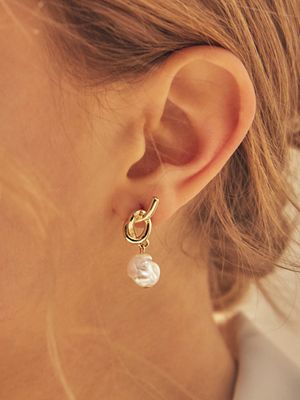 knot pearl post earring