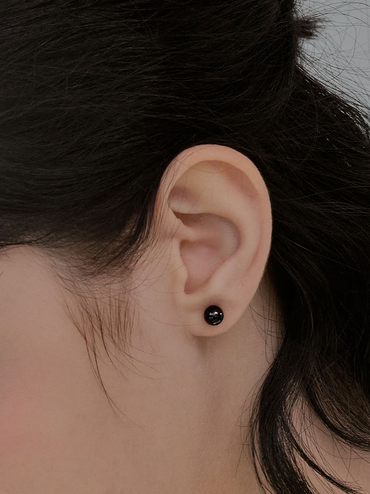 헤이(HEI) onyx ball earring (4mm/6mm)