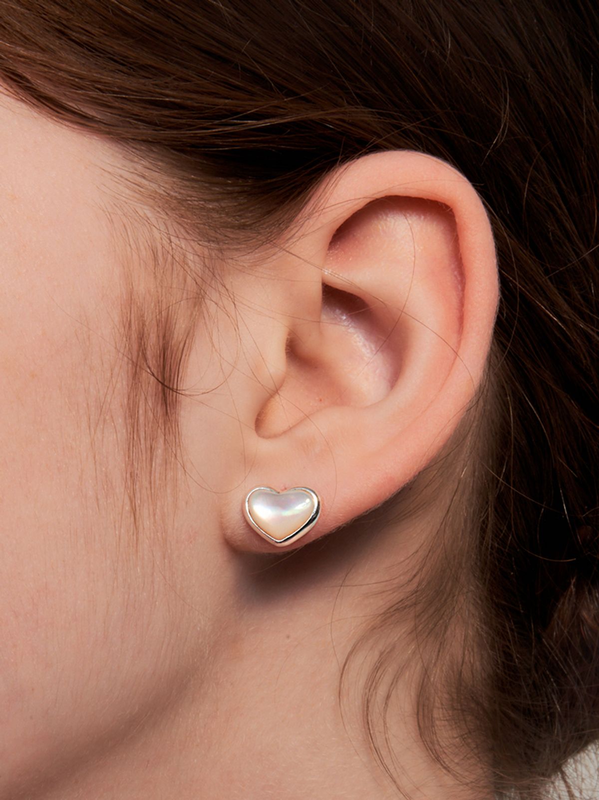 헤이(HEI) nacre heart earring
