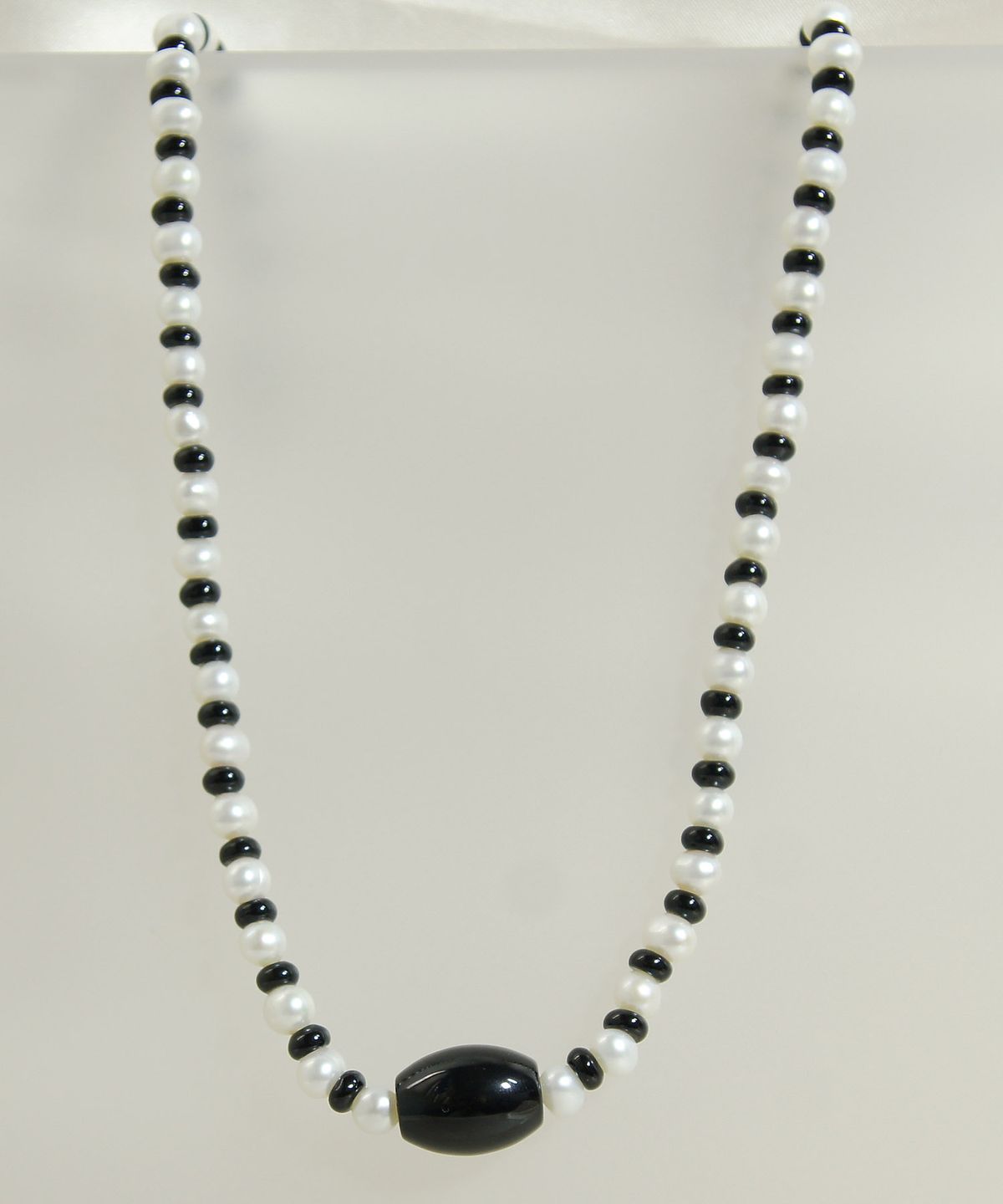 트레쥬(TREAJU) BLACK&WHITE  ONYX NECKLACE