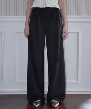 Pintuck Strap Wide Slacks [Black]