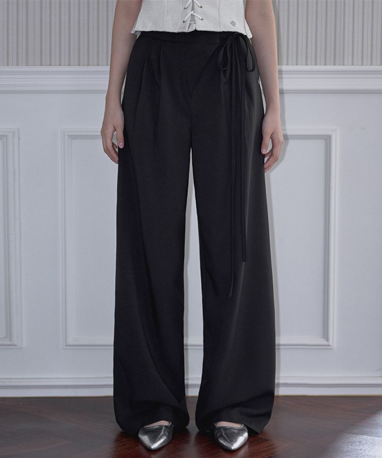 Pintuck Strap Wide Slacks [Black]