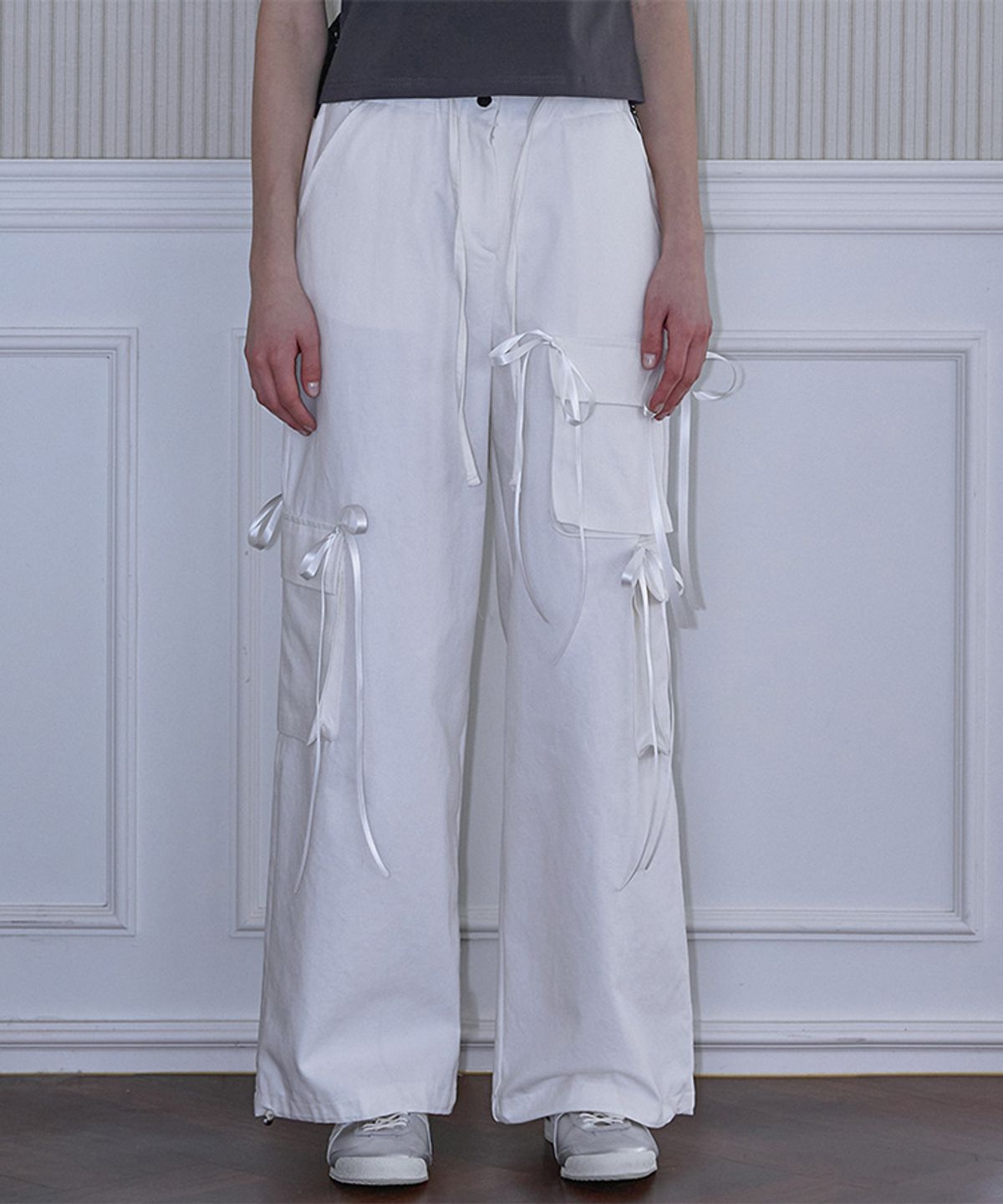로제프란츠(ROSEFRANTZ) Satin Ribbon Cargo Pants [White]