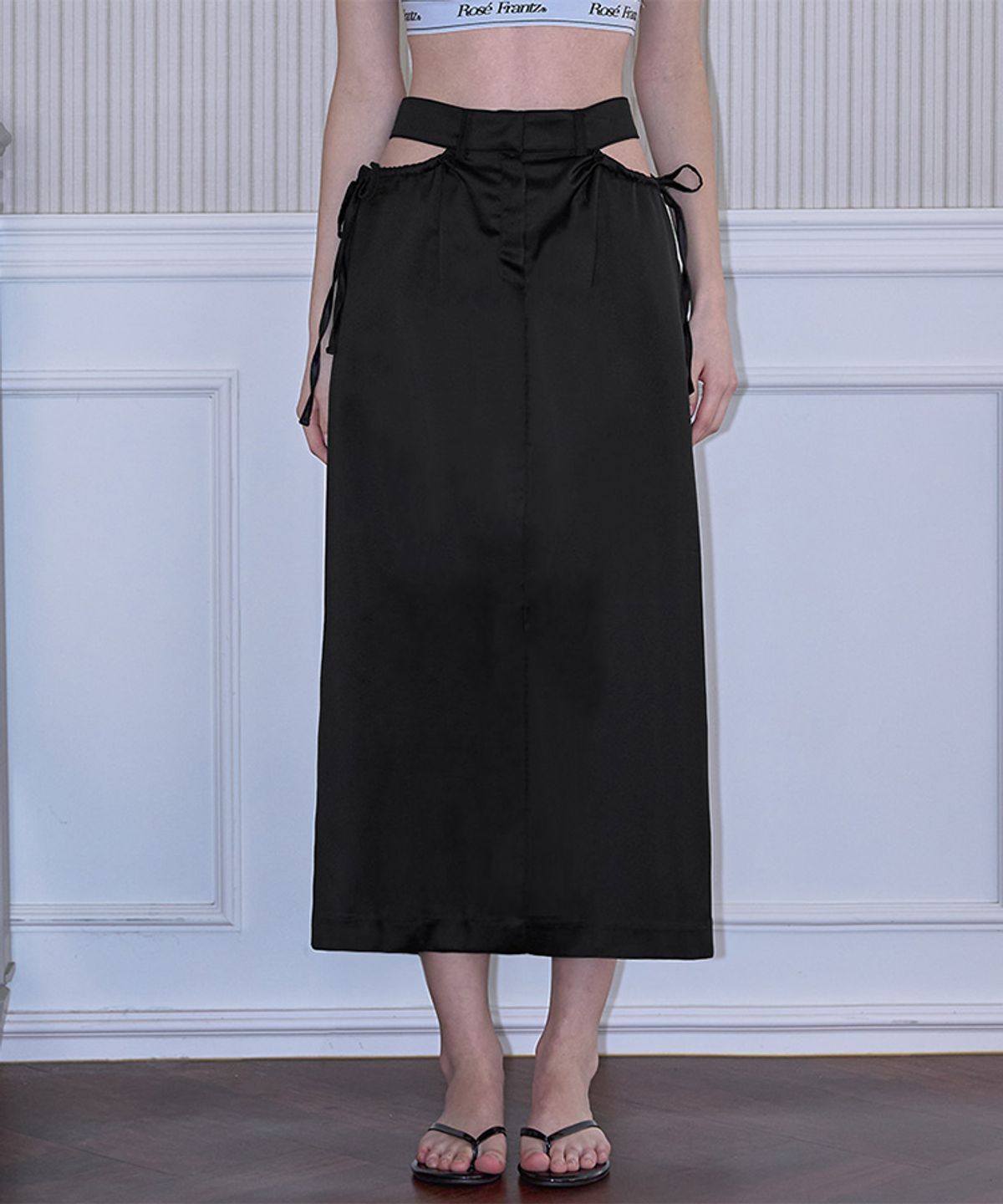 로제프란츠(ROSEFRANTZ) Cut Out Satin Long Skirt [Black]