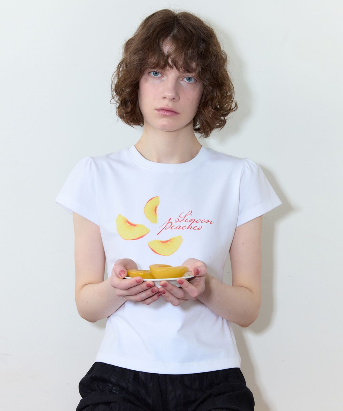시눈(SINOON) Piece Peach Puff T-Shirt (White)