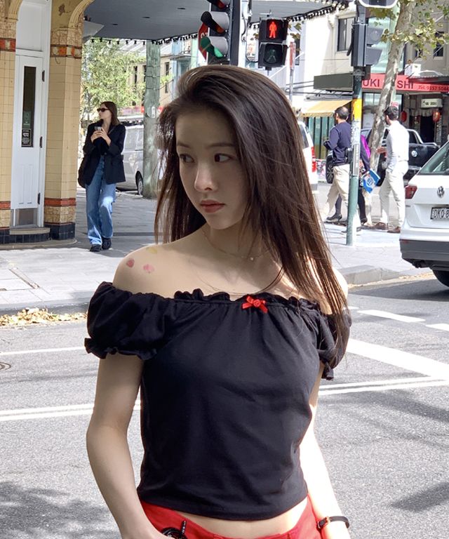 ◆24SS RONRON ROSE RIBBON FRILL OFF SHOULDER T SHIRT/3色◆ MUSINSA | RONRON ROSE RIBBON FRILL OFF SHOULDER T SHIRT BLACK