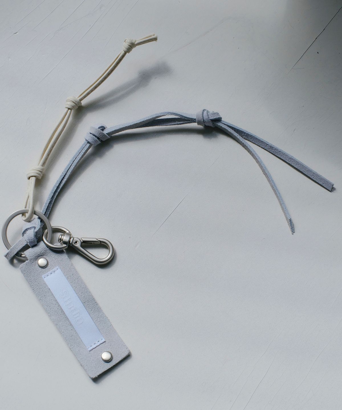 언더컨트롤 스튜디오(UNDERCONTROL STUDIO) LEATHER TAB KEY RING / BRUSHED GREY