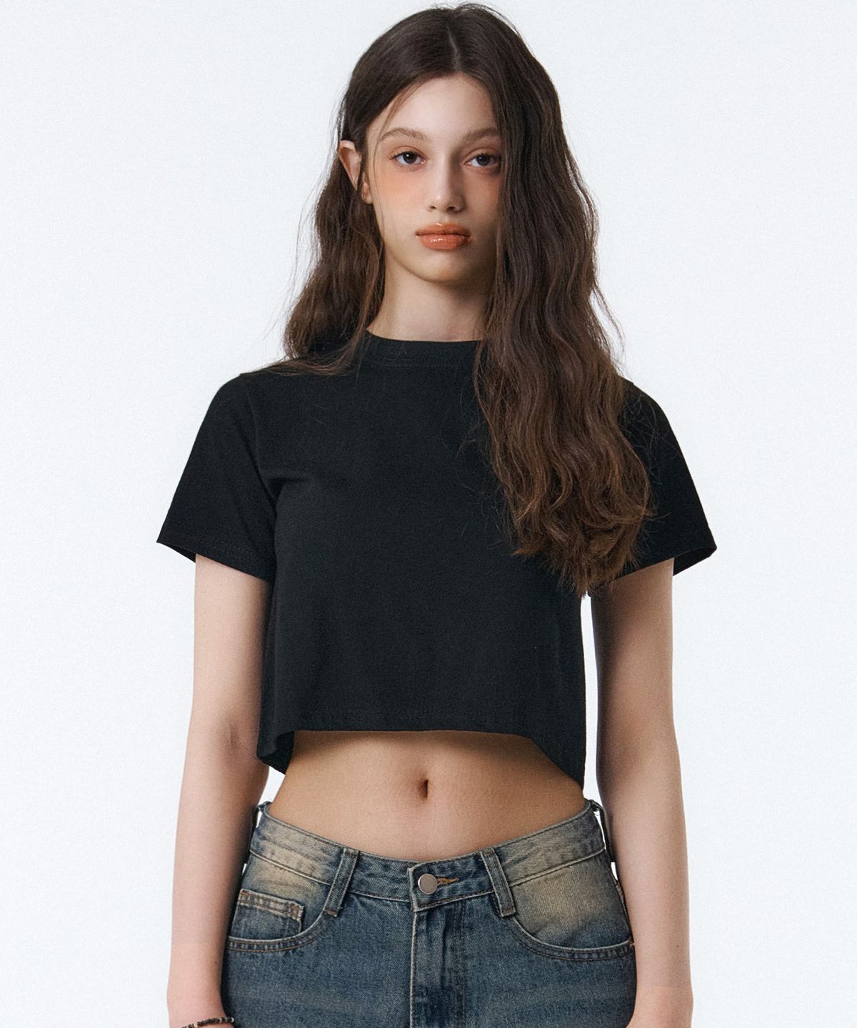 랜덤오프(RANDOMOFF) BASIC LINE SLIM CROP T-SHIRT (4color)