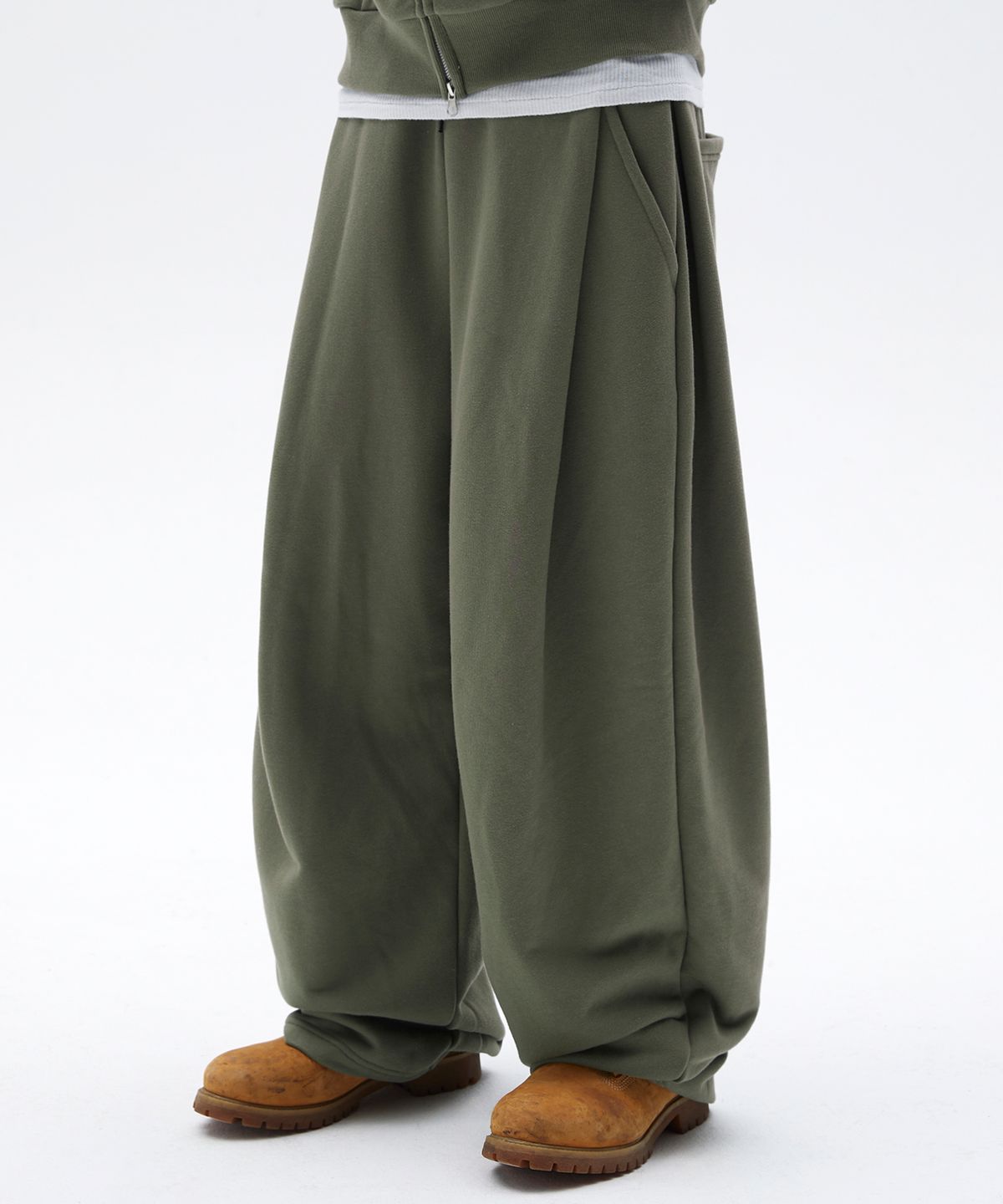 스웨이드(SUADE) TWO TUCK LONG PANTS [KHAKI]