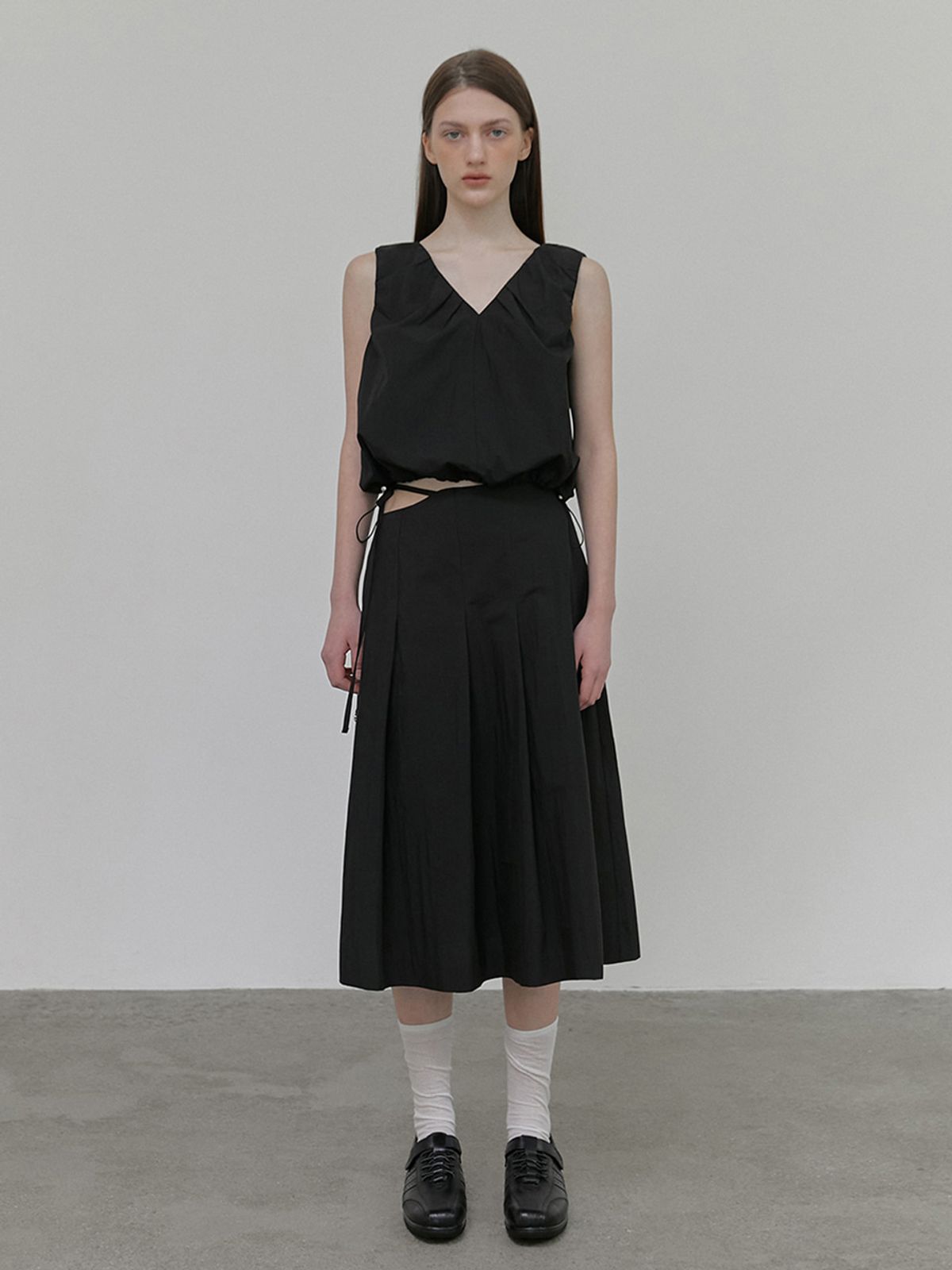 에트몽(ETMON) Strap Pleats Midi Skirt, Black