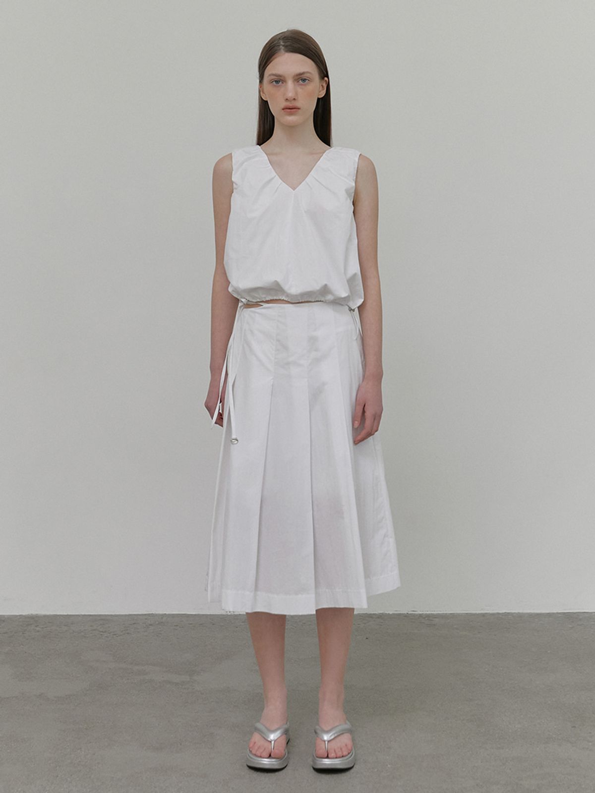 에트몽(ETMON) Strap Pleats Midi Skirt, White