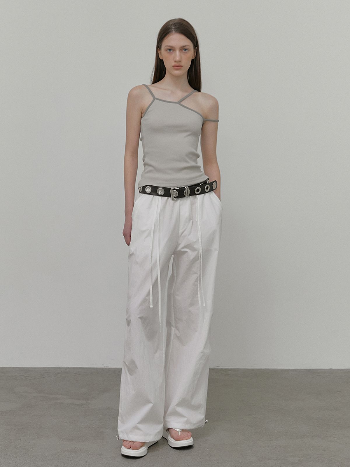 에트몽(ETMON) Strap Pintuck Banding Pants, White