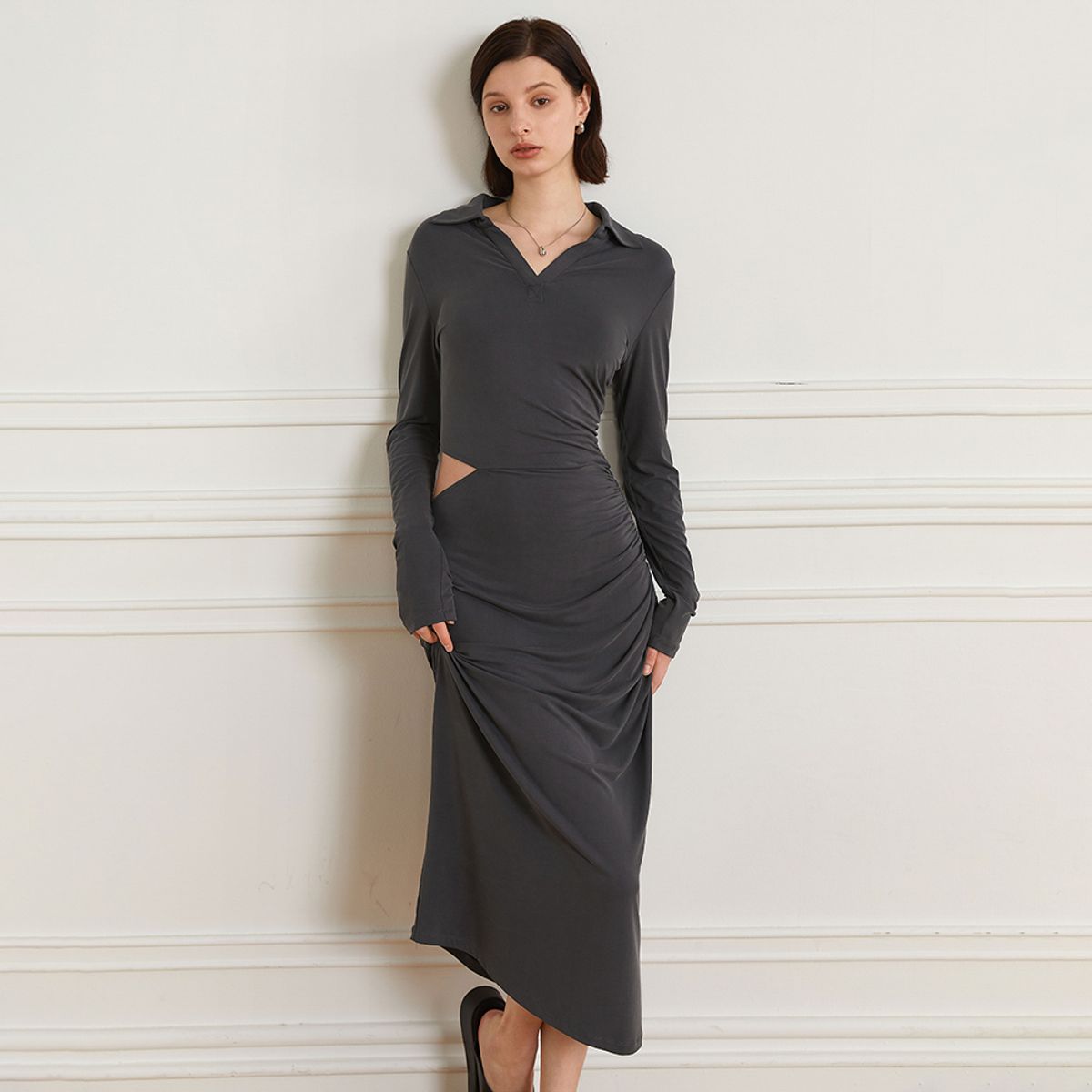 와이와이아이엠(YYIAM) YY_Slim-fit cutout v-neck dress