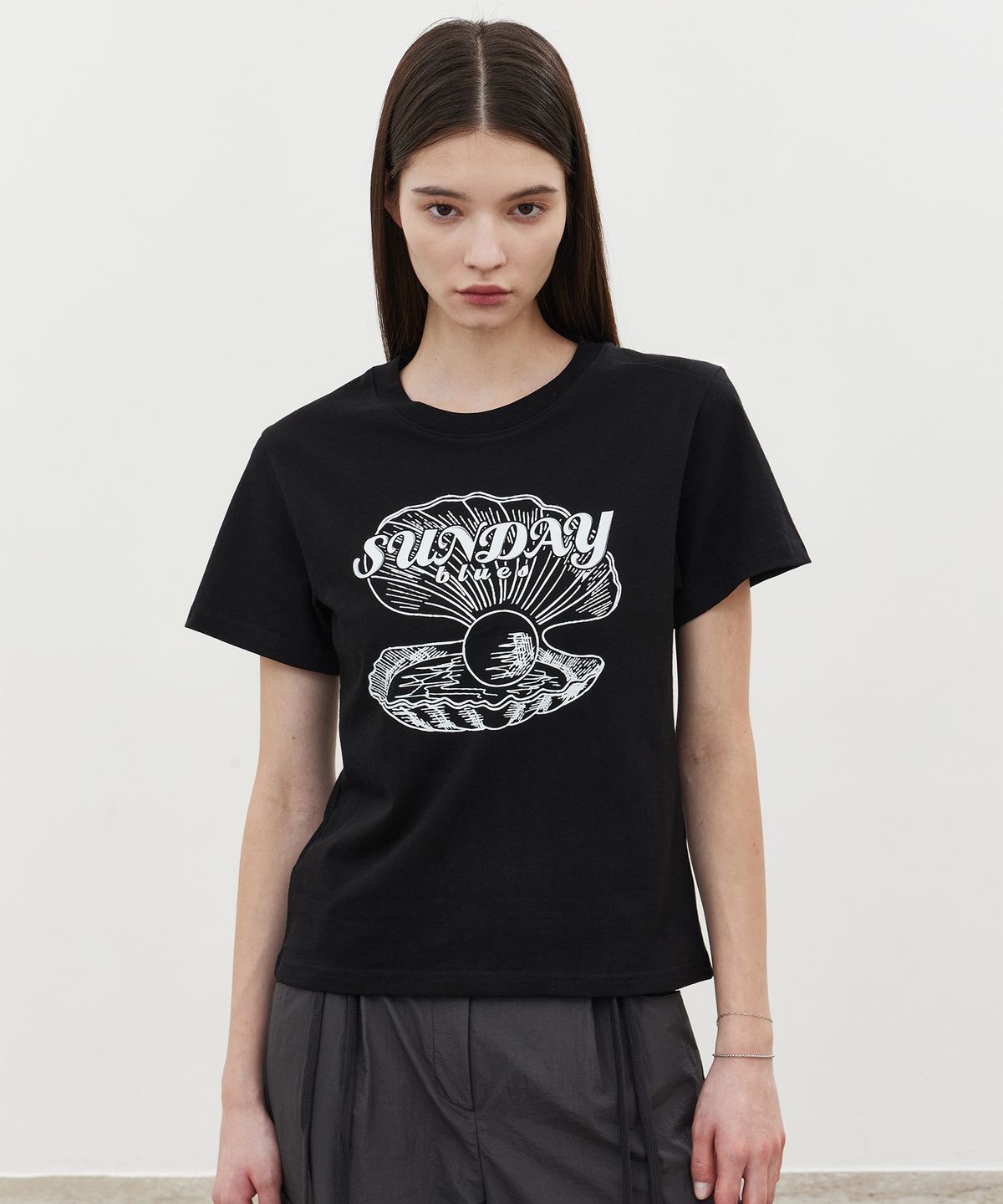 아이토브 서울(ITOV SEOUL) Pearl oystor T-shirt BK