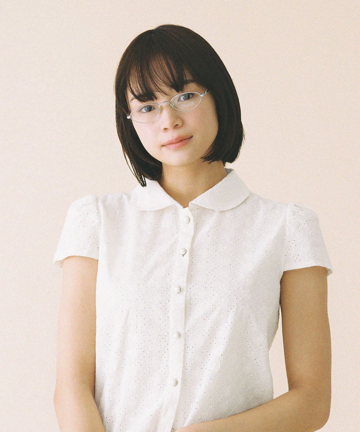 곤니치와봉쥬르(CONICHIWA BONJOUR) 피으 펀칭 레이스 셔츠(아이보리)