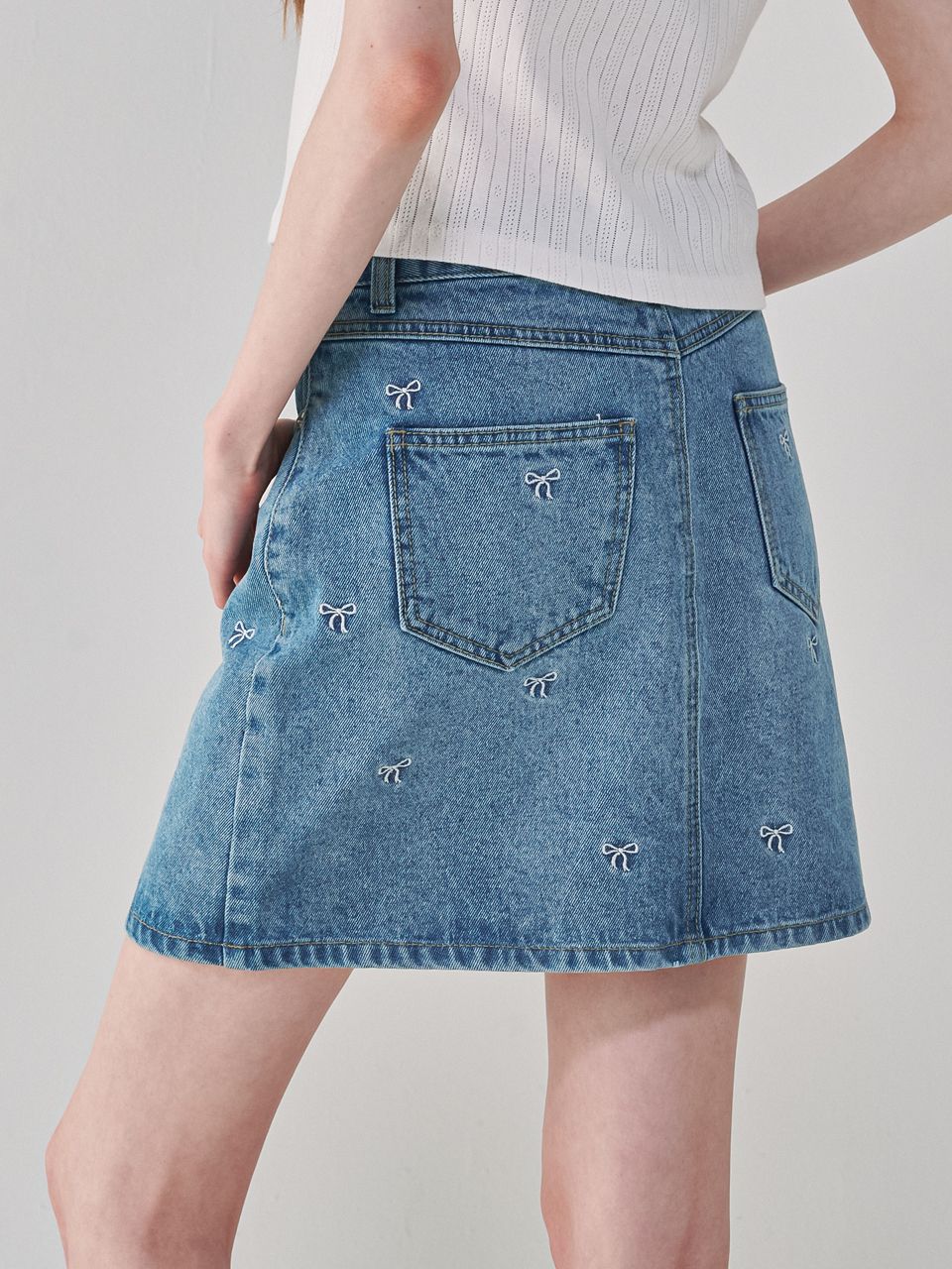 MUSINSA | RONRON RIBBON PATTERN DENIM SHORT SKIRT LIGHT BLUE