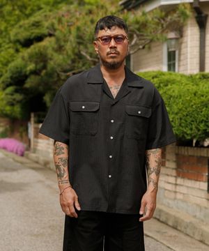 시어서커 스트라이프 포켓 반팔 셔츠 블랙