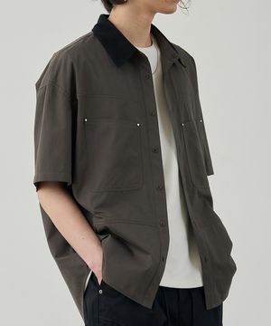 콘트라스트 하프 워크 셔츠 [차콜]