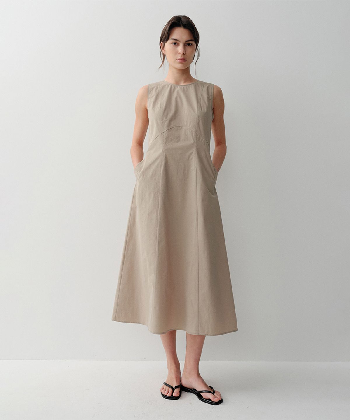 이아(EAAH) RAYE SLEEVELESS DRESS (BEIGE)