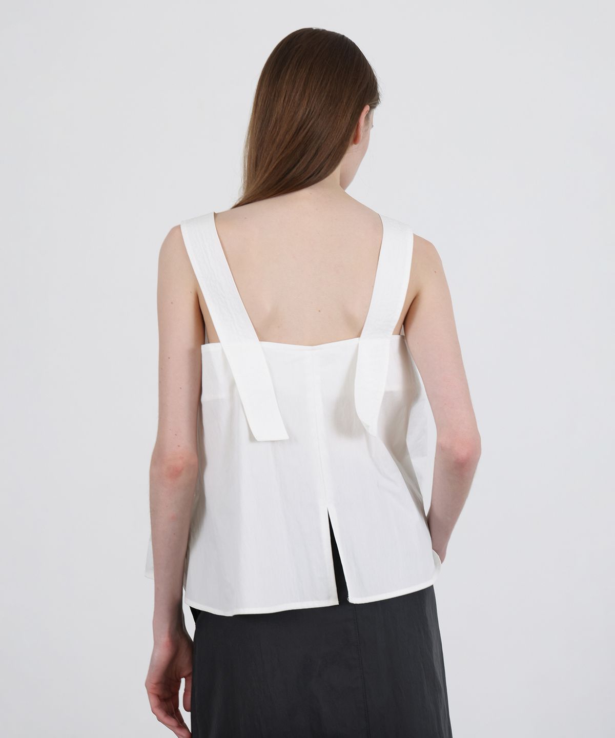 르바(LEVAR) Stitch Point Sleeveless Blouse - Off White