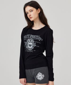 레터링 엠블럼 긴팔 티셔츠 블랙