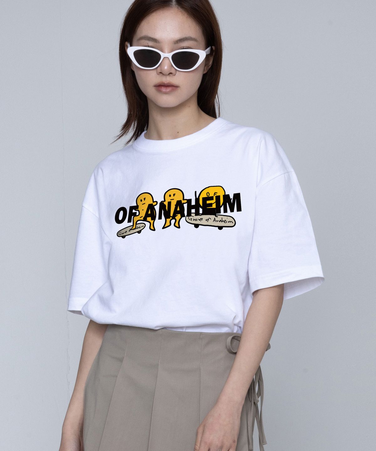 그레이버(GRAVER) [UNISEX]3스마일 보드 반팔티_화이트/블랙 로고