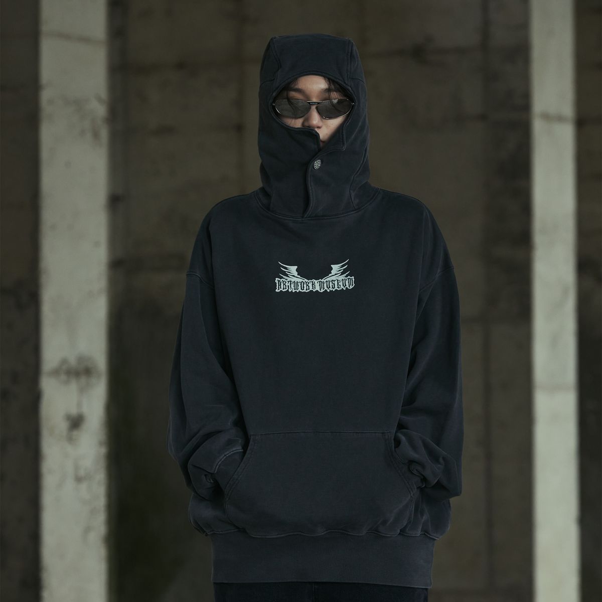 아트워크 뮤지엄(ARTWORK MUSEUM) WING TOUR HOODIE