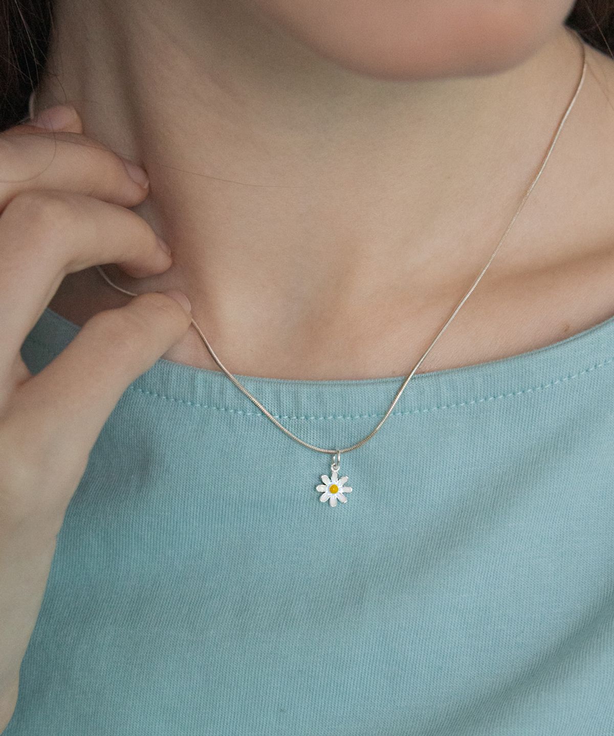 메리모티브(MERRYMOTIVE) [Silver] Daisy flower pendant with necklace