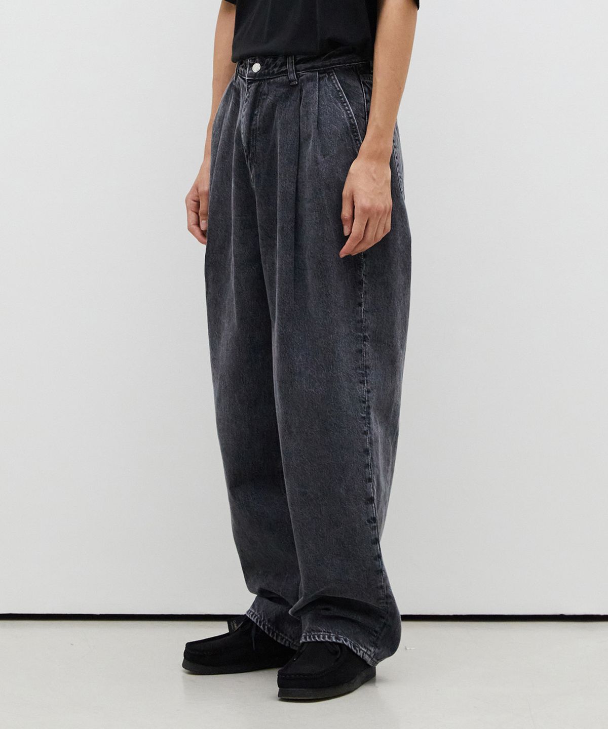 브랜디드(BRANDED) 2 PLEATS DENIM PANTS [WASHED GRAY]