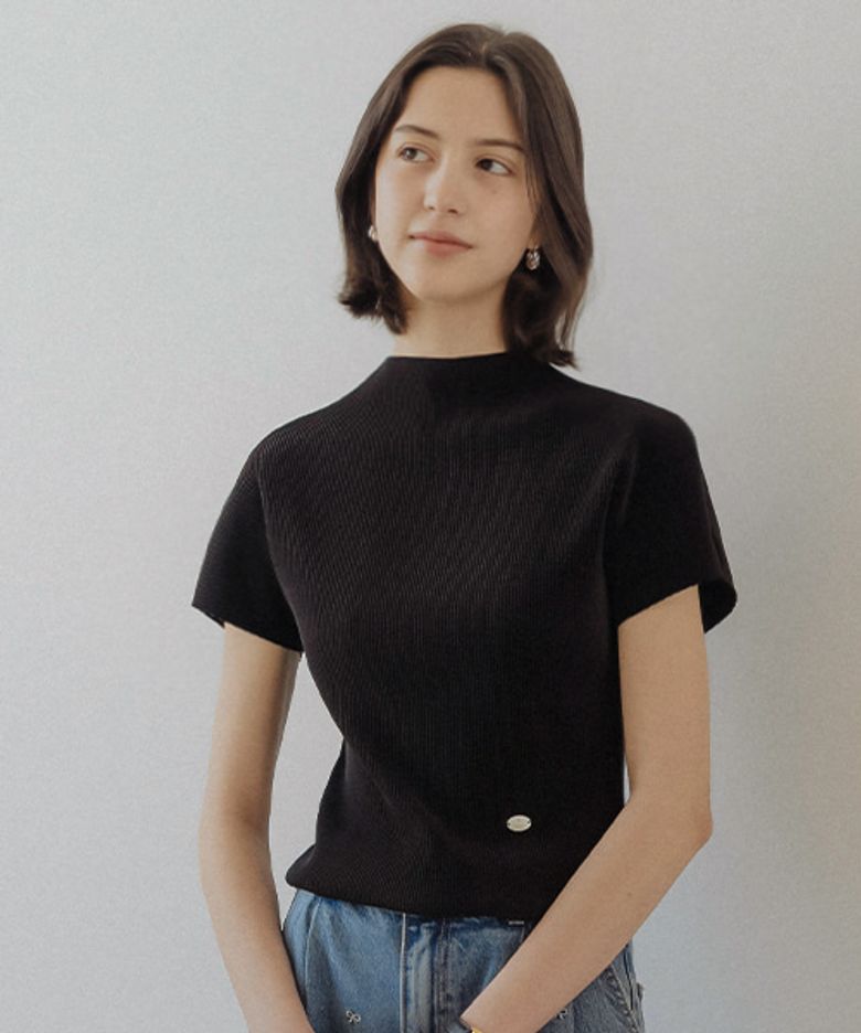 Pleated high neck short sleeve top_Black