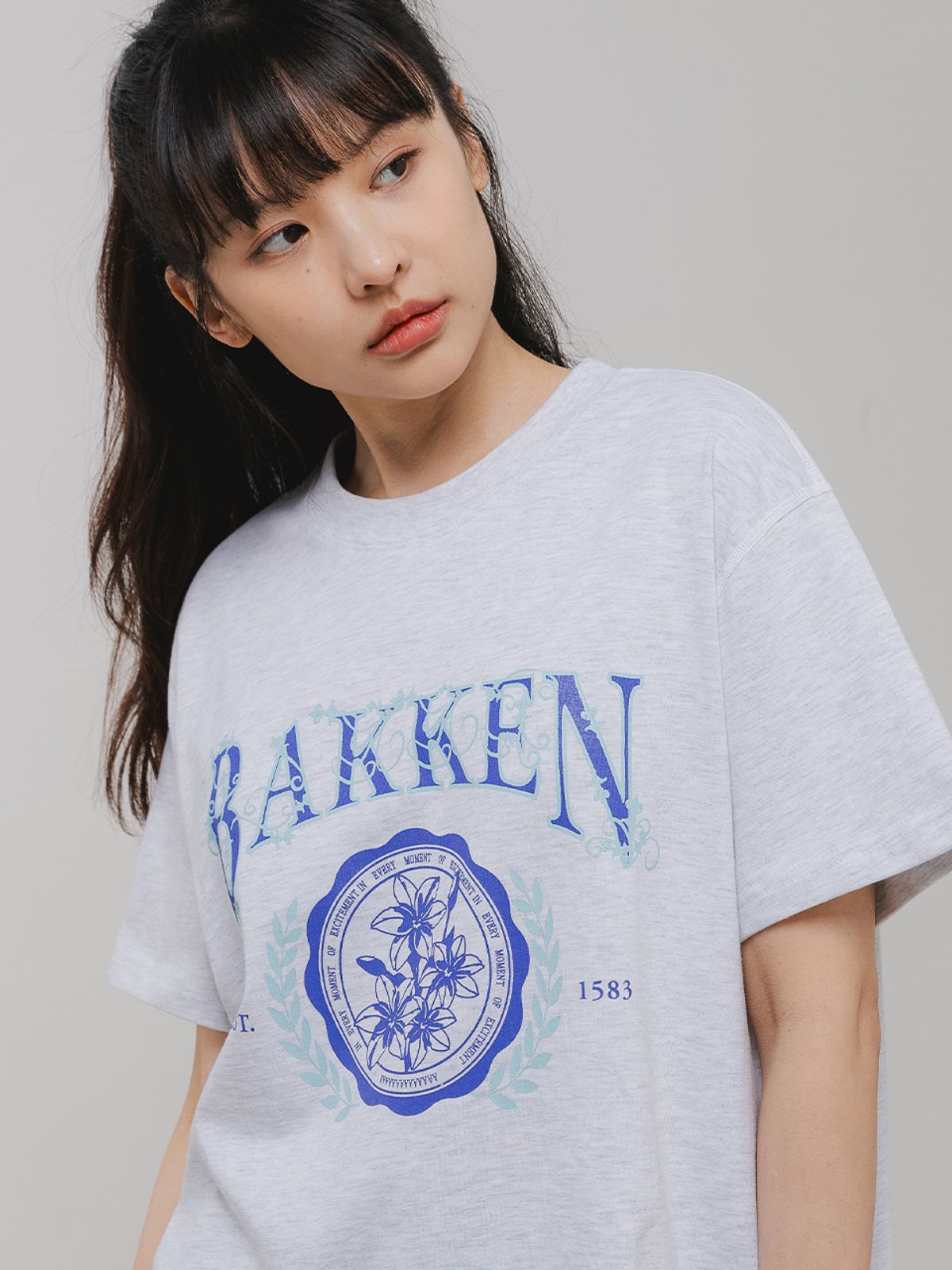 바켄(BAKKEN) [여성]Flower emblem 반팔티셔츠 BK3994_멜란지화이트