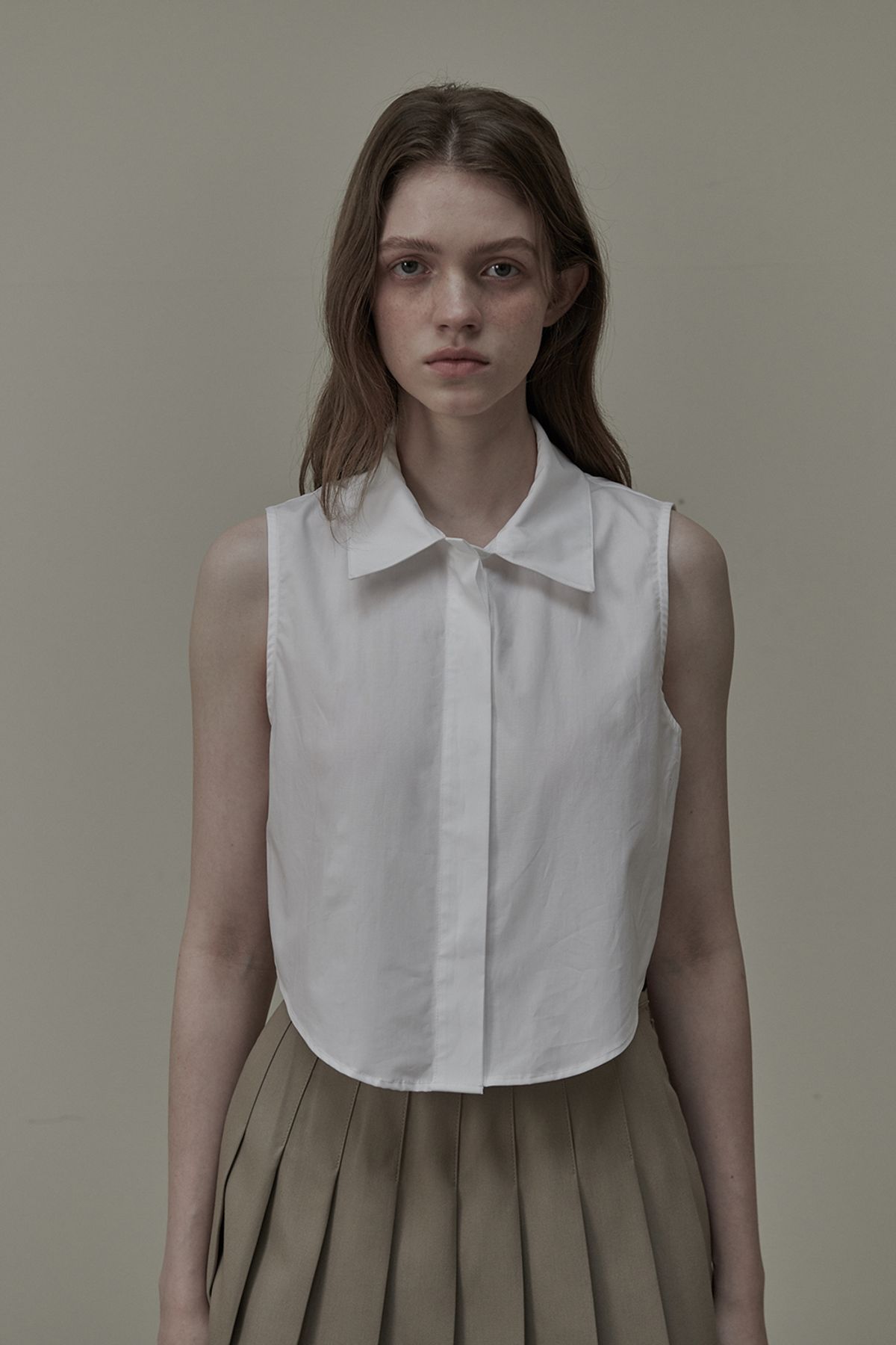 마우솔레움(MAU SOLEUM) Sleeveless Cotton Shirt - White