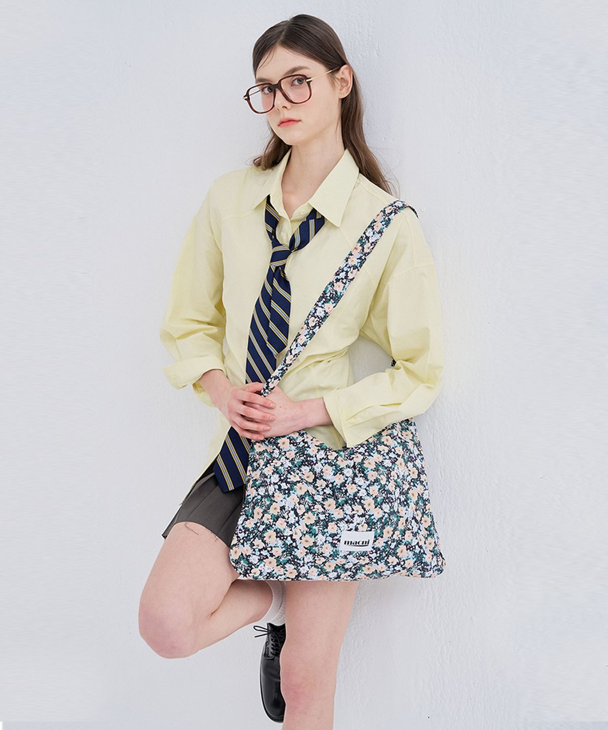 마크니(MACNI) FLORAL ECO CROSS BAG_BLACK