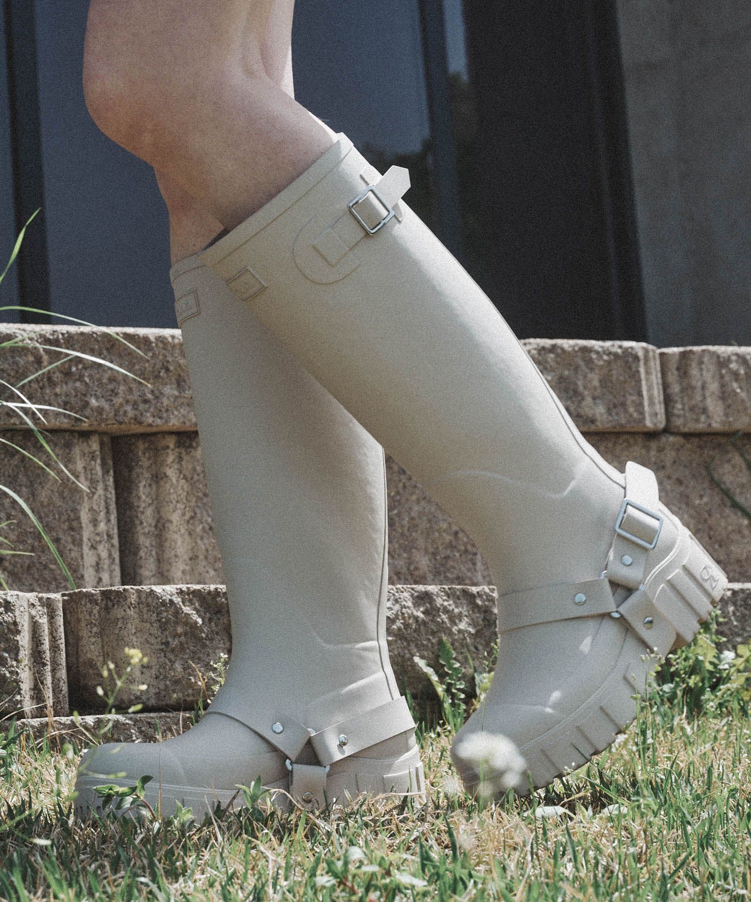 【SALT&CHOCOLATE】Saddle Buckle Rain Boots Black black-bell-boots-webb-2.jpg?v=