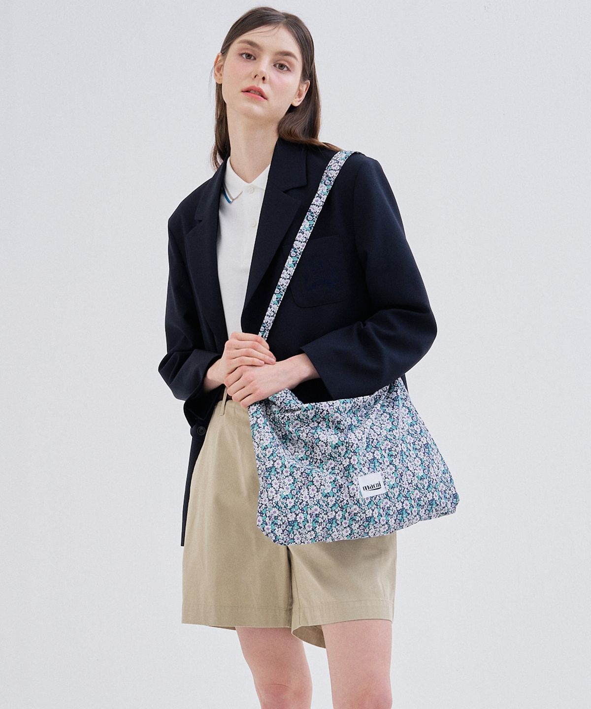 마크니(MACNI) FLORAL ECO CROSS BAG_NAVY