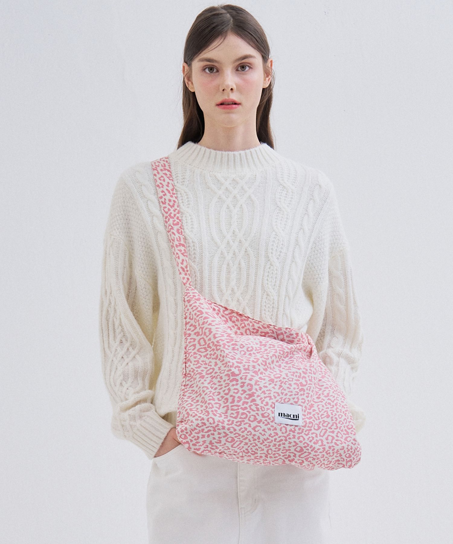 MUSINSA公式 | MACNI LEOPARD ECO CROSS BAG_PINK