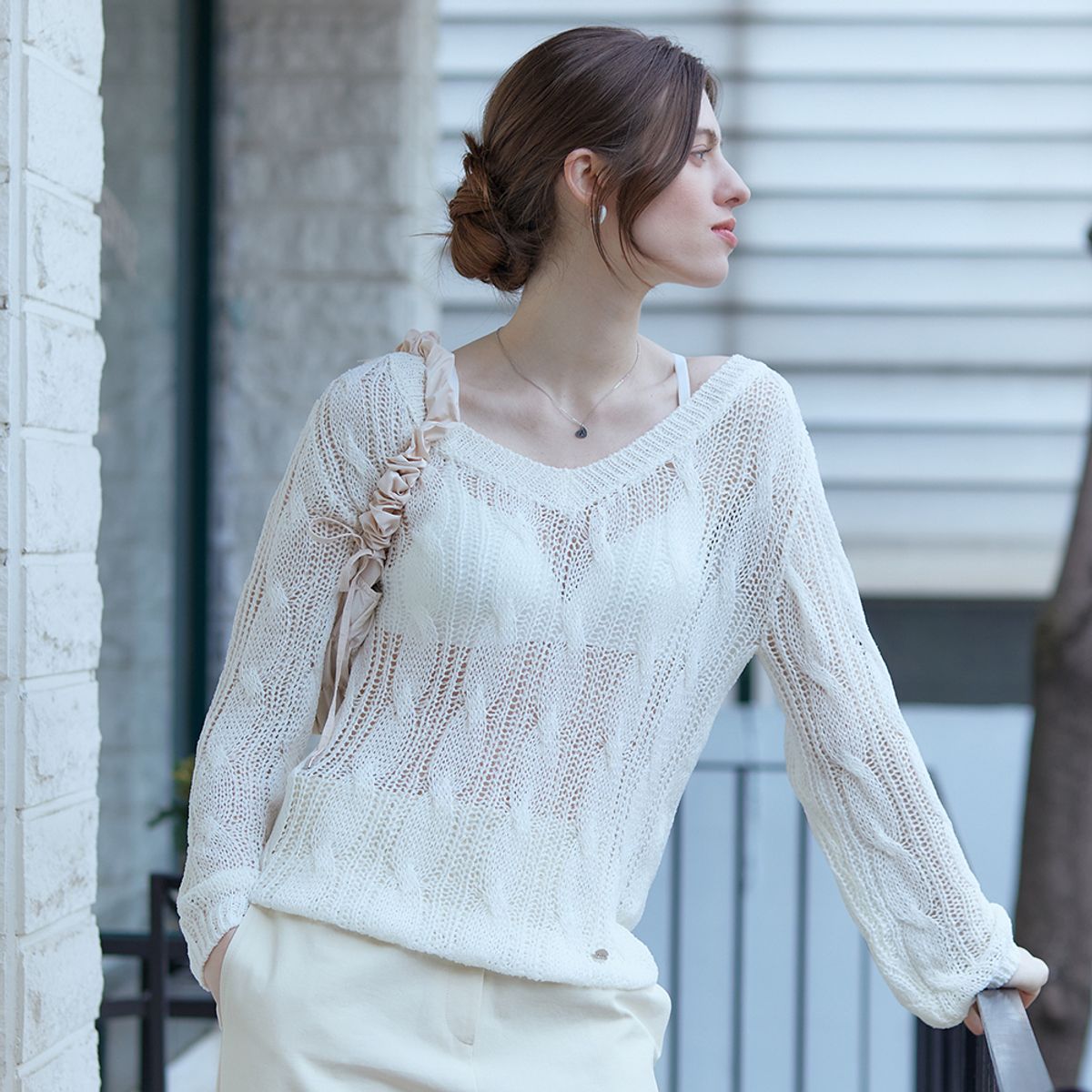 어다울(ADAUL) V neck twist layered summer knit - ivory