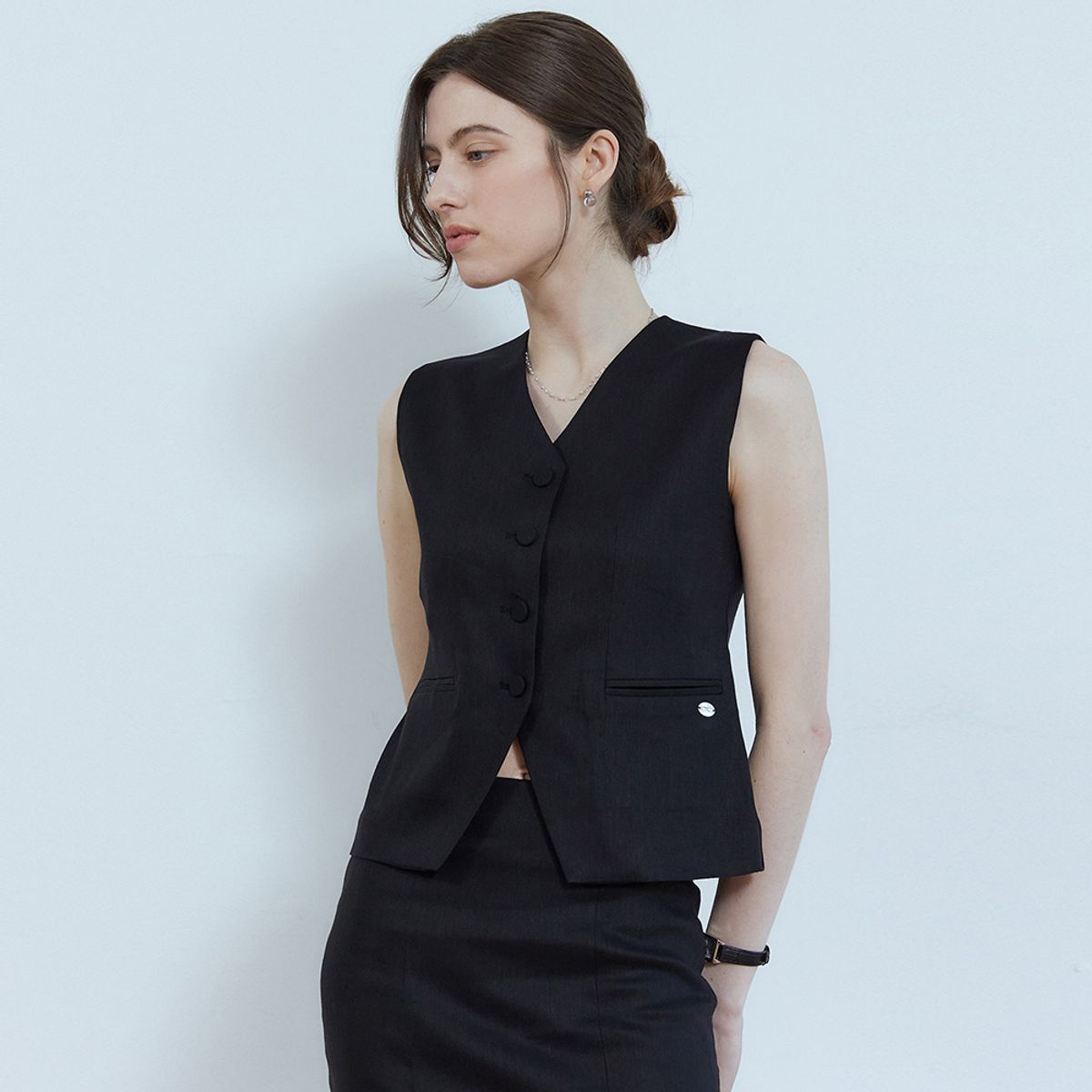 어다울(ADAUL) Corn linen sleeveless vest - black