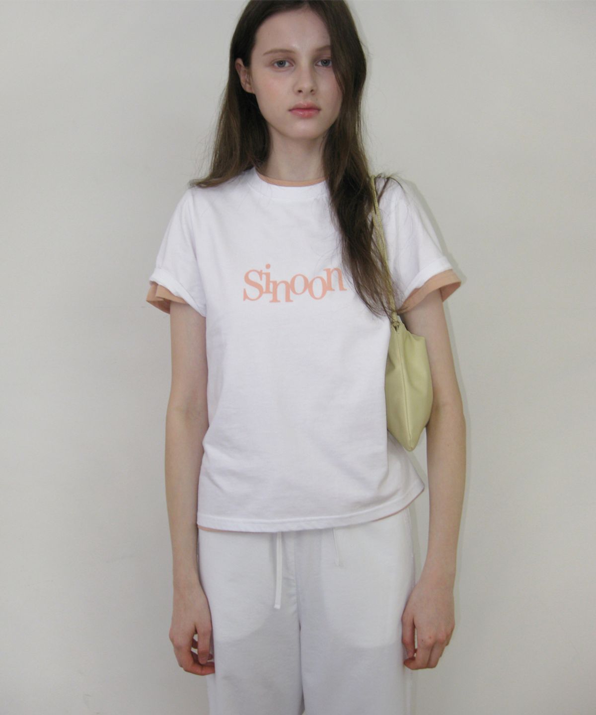 시눈(SINOON) Sinoon Signature Logo T-Shirts (White/Apricot)