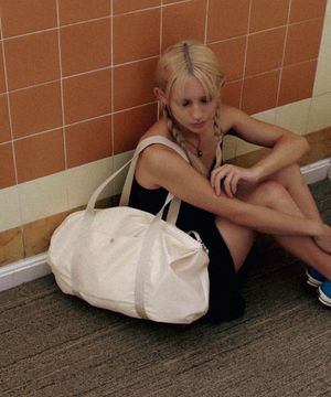 오로라 셔링 더플 빅백_아이보리