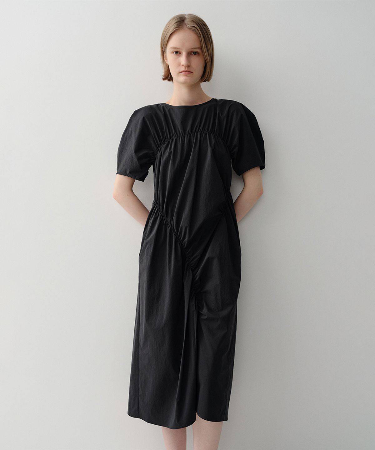 이아(EAAH) SHIRRING LONG DRESS (BLACK)