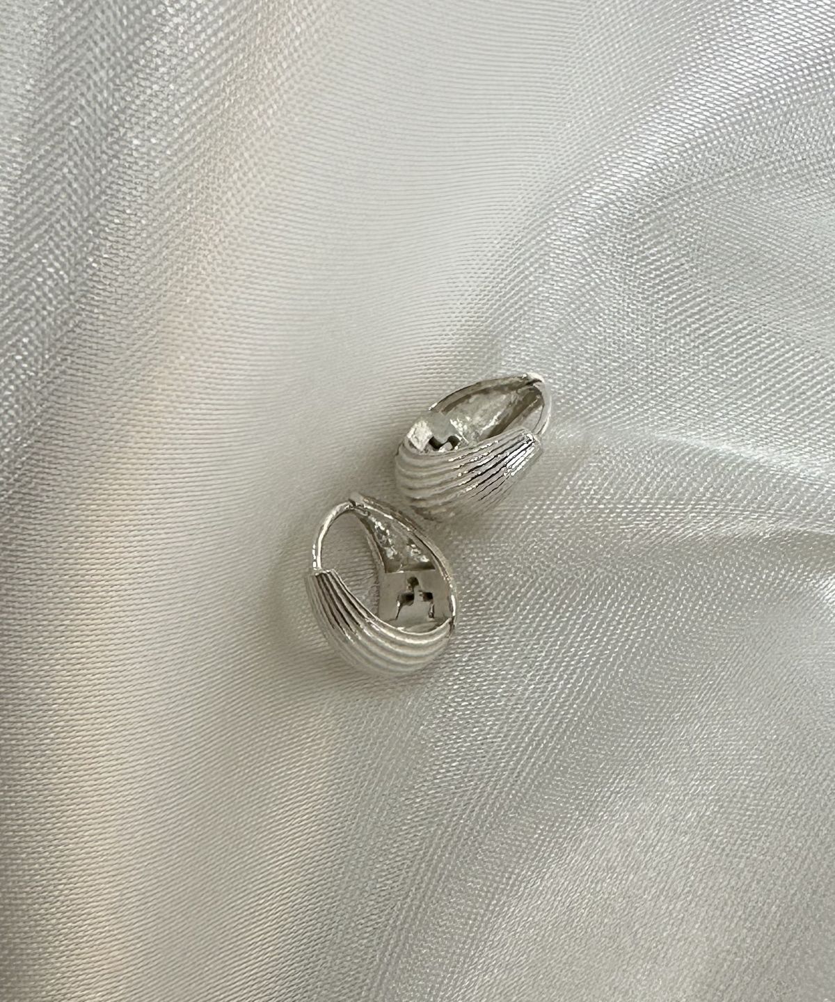 바라두(BARADU) [BARADU 925] Ridge line hoop earrings