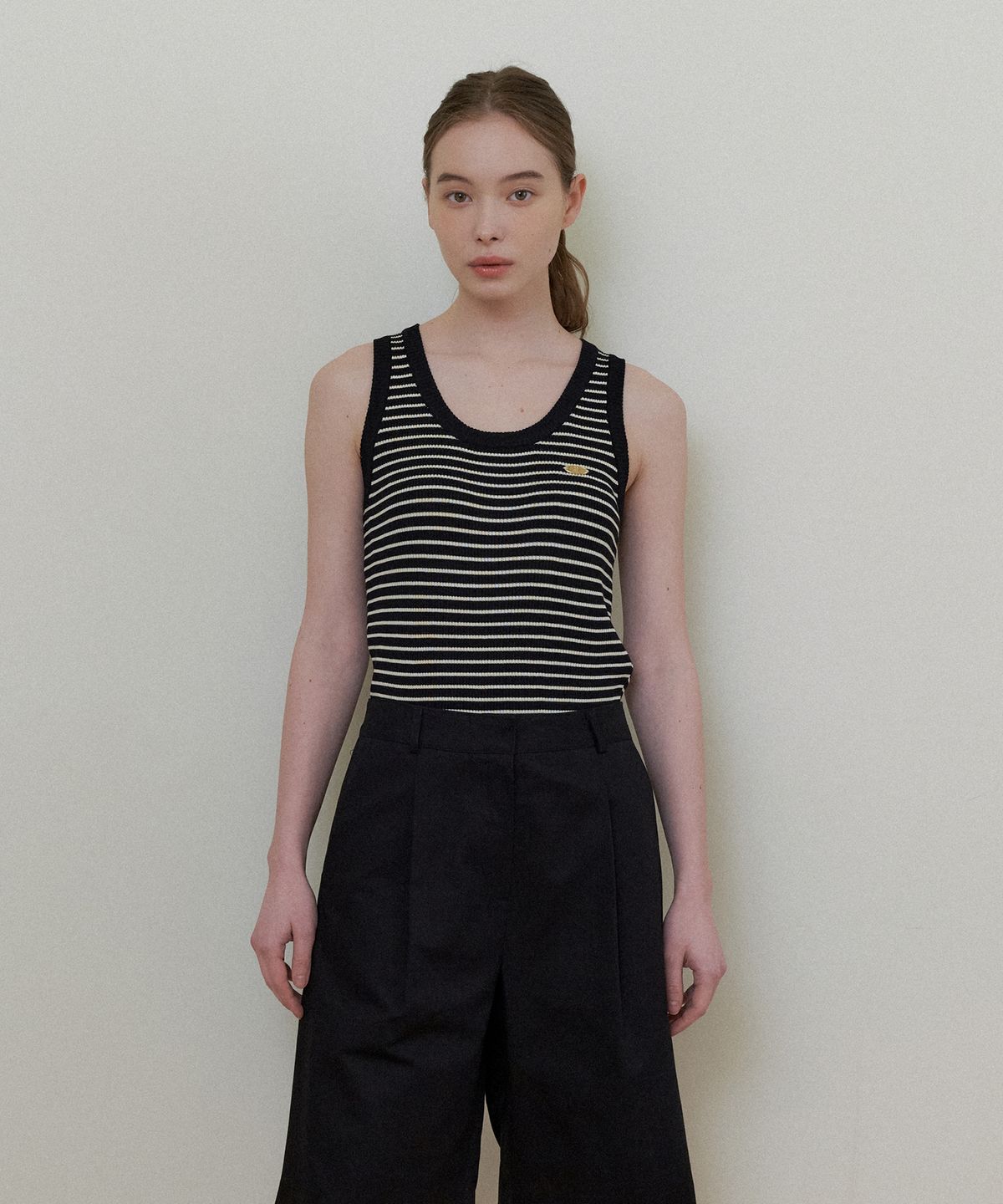 더페니(THE PENNY) STRIPE SLEEVELESS KNIT - Black