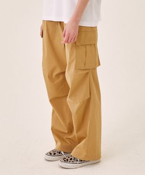 와이드 파라슈트 로고 카고 팬츠 BEIGE (LO3PU724-005)