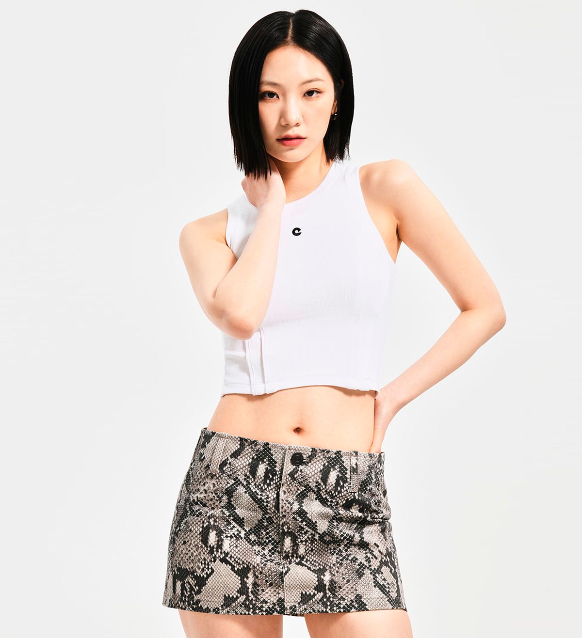 엑스트라오디너리(EXTRAORDINARY) WOMEN SYMBOL TANK TOP   IVORY