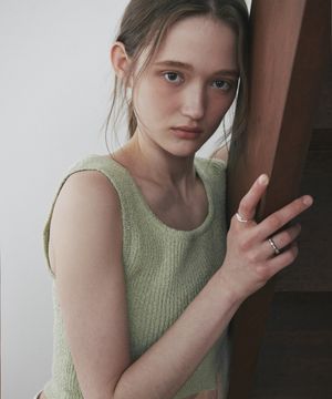 메달 스퀘어넥 슬리브리스 멜론