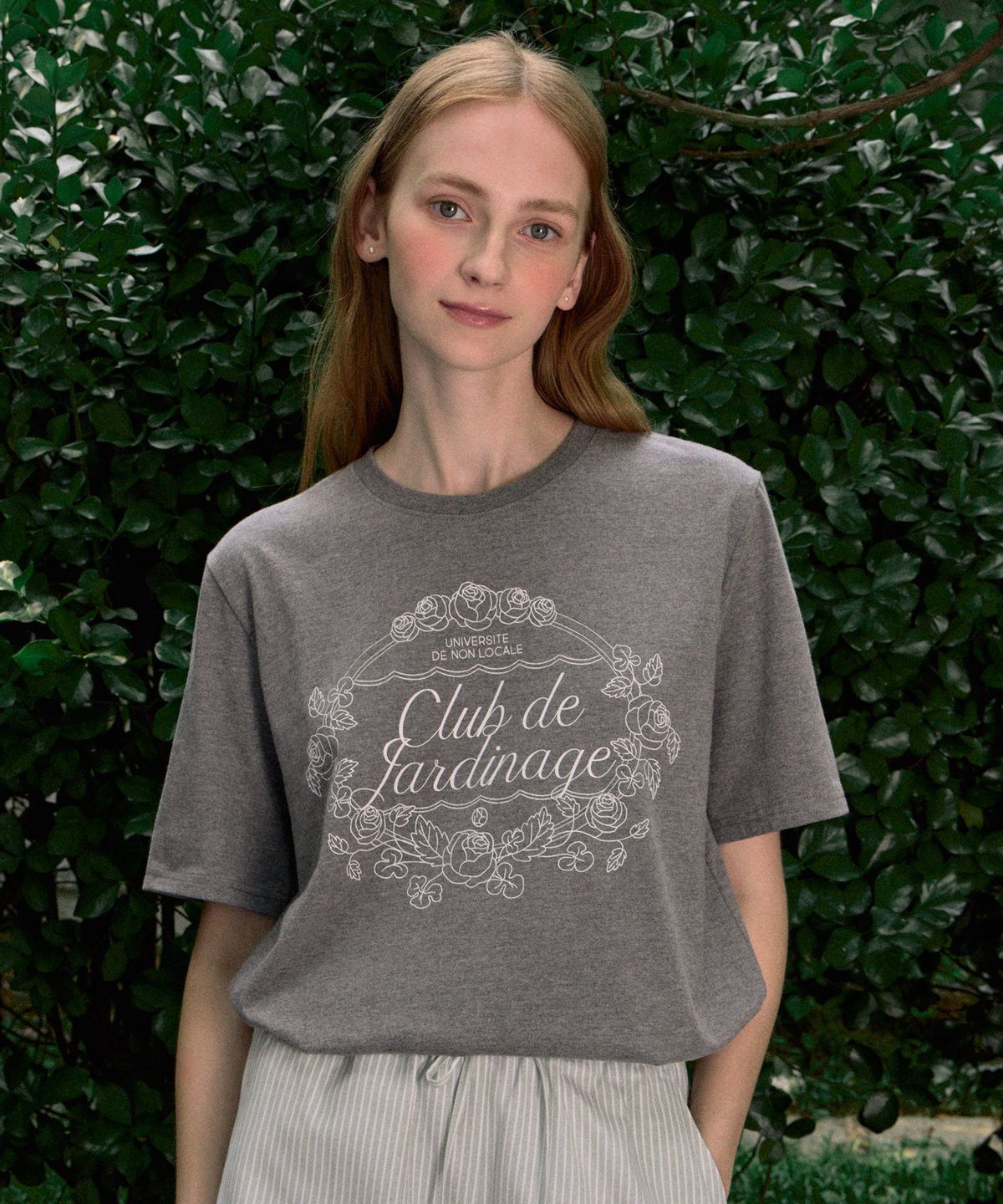 논로컬(NONLOCAL) Rosy Garden Print T-shirt - Charcoal