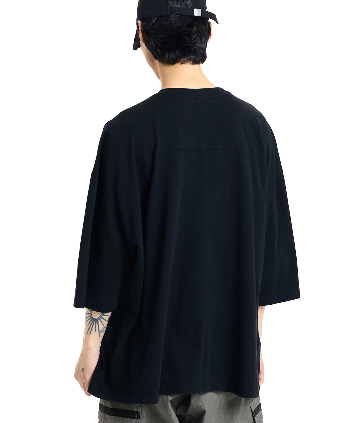 본바트(VONVAT) Signature Incision Coccoon Short Sleeve (Black)