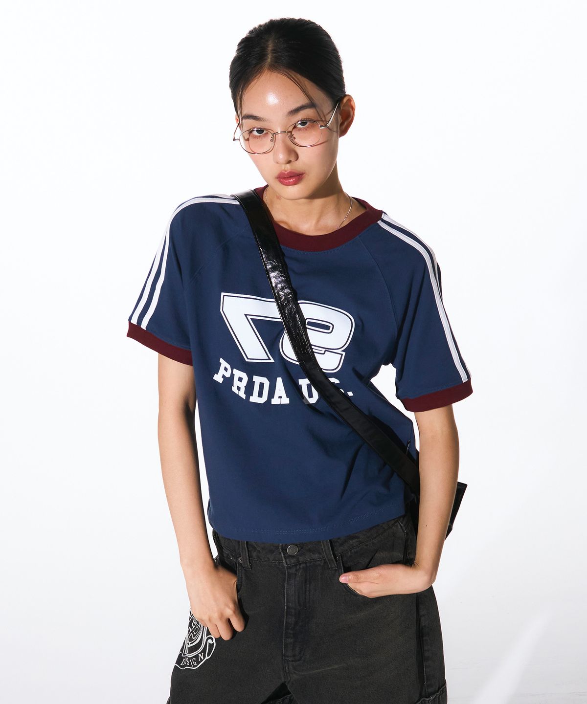 프렌다(PRENDA) 97 PDC LOGO COLORING RAGLAN TEE DEEP BLUE