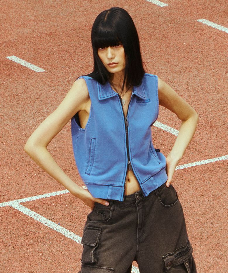 PDC LOGO COLLAR PIGMENT VEST PALE BLUE